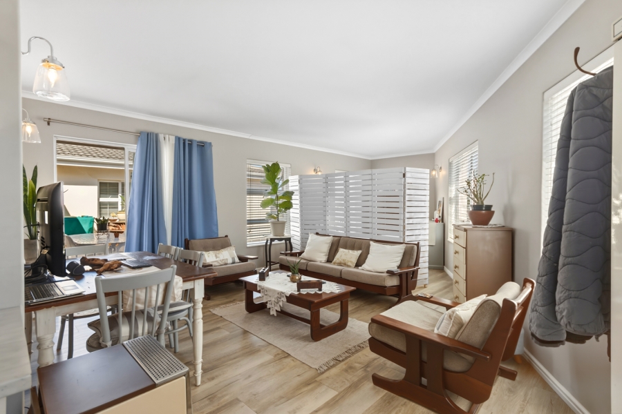 6 Bedroom Property for Sale in La Concorde Western Cape